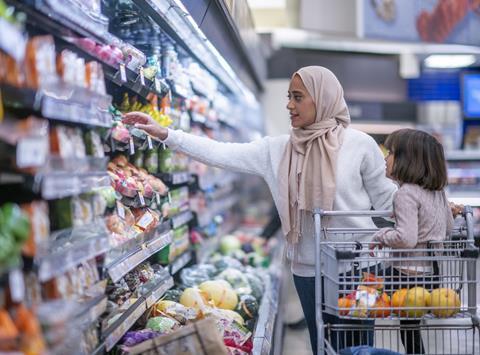 muslim shopper family