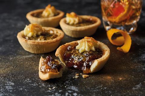 Irresistible Old Fashioned Clementine Buttercream Mince Pies 4s