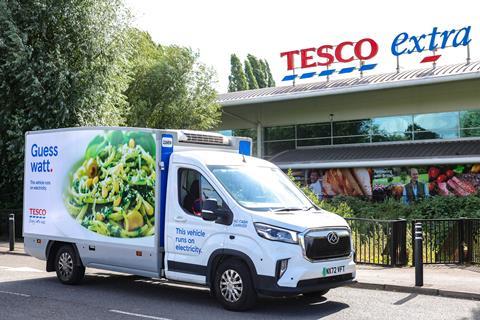 tesco store worker staff home delivery (1)