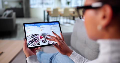 online shopping beauty GettyImages-2236082582