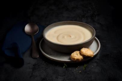 29488780 POS GASTRO CAULIFLOWER CHEESE SOUP WITH CHEDDAR BISCUITS BY TOM