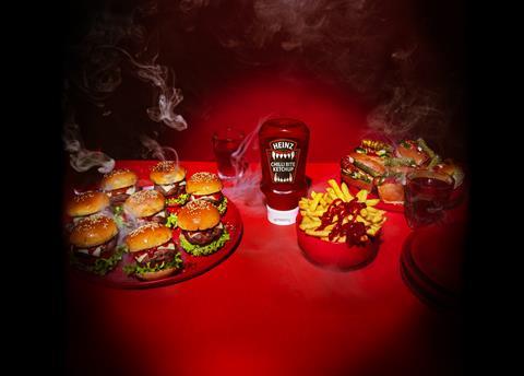 SHOT2_HeinzChilliBite_Burgers_NOHANDS_10420_V2