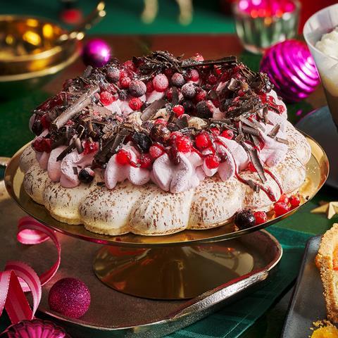 tesco-finest-mulled-berry-meringue-wreath