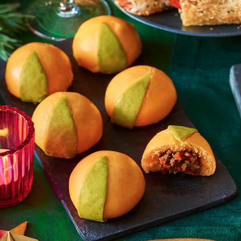 tesco-finest-6-steamed-duck-and-orange-buns