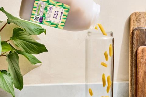 Ocado Reuse Penne Pasta 1kg_POURING