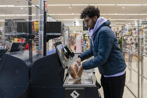 self checkout GettyImages-1371981245