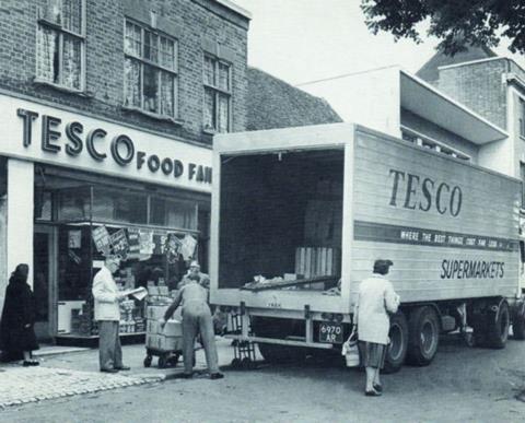 1948 Off-loading at St Peters St