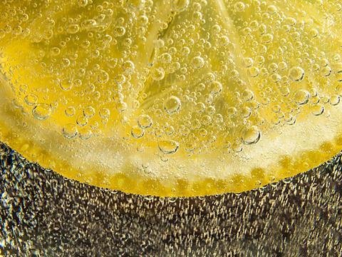 fizzy water with lemon