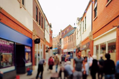 high street shop shoppers GettyImages-155138690