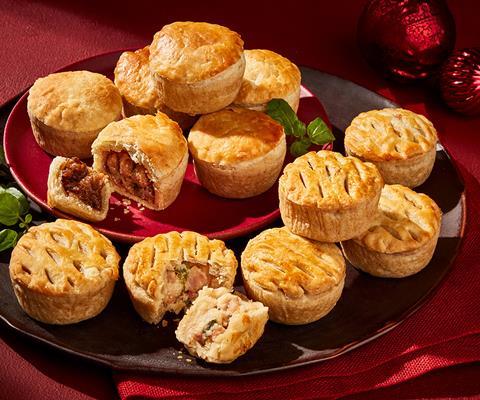 morrisons-the-best-mini-steak--ale-and-chicken-pies