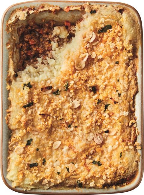 Iceland_Vegan No Bull Cottage Pie_Lifestyle