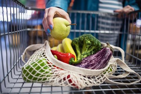 eco net bag sustainable reusable veg shopping fruit GettyImages-1367876008