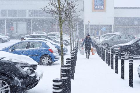 aldi shopper snow christmas