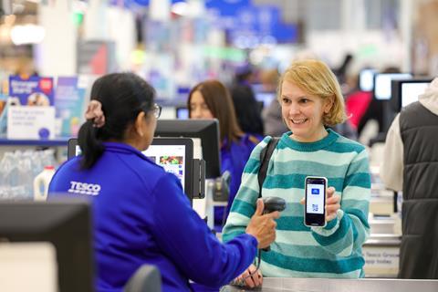 tesco store checkout clubcard pay customer worker (1)