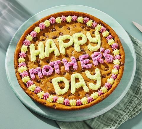 J7285_Giant Mothers Day Cookie Barker_RT