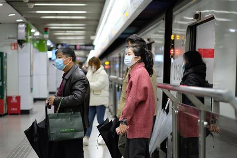 chinese people wearing masks coronavirus