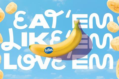 Banana with Eat Em Like Em Love Em written in the brackground
