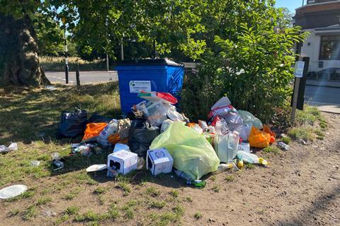 Litter rubbish bins