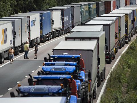 Dover-lorries