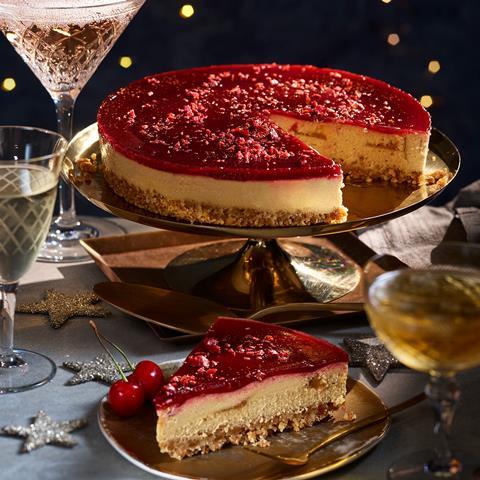 ES Amaretto & Cherry Cheesecake cut