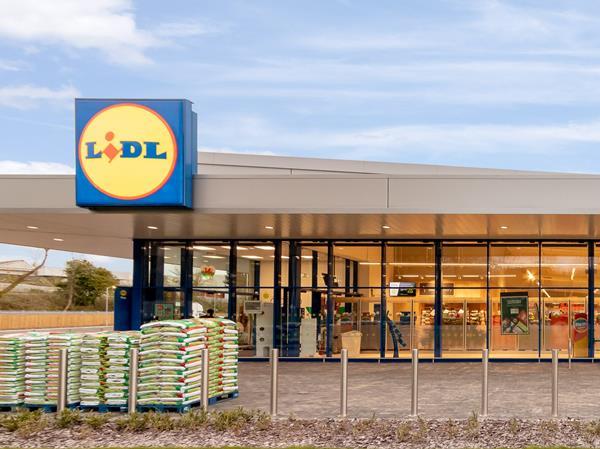 The riddle of Lidl and its faltering plans to take over in the UK ...