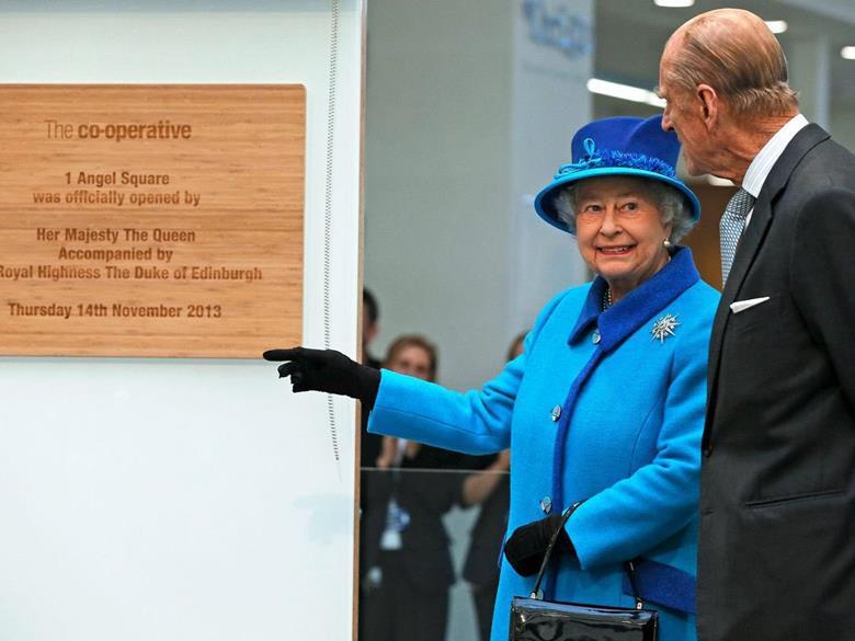 In pictures Queen Elizabeth II visits supermarkets through her reign